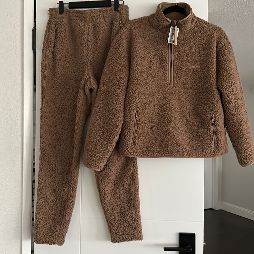 SKIMS NWT Pullover & Jogger Outfit